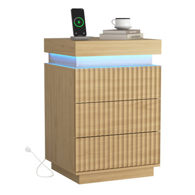 Ensemble de 2 tables de chevet naturelles avec station de recharge et éclairage DEL, tables de chevet à panneaux ondulés cannelés avec plateau coulissant et rangement