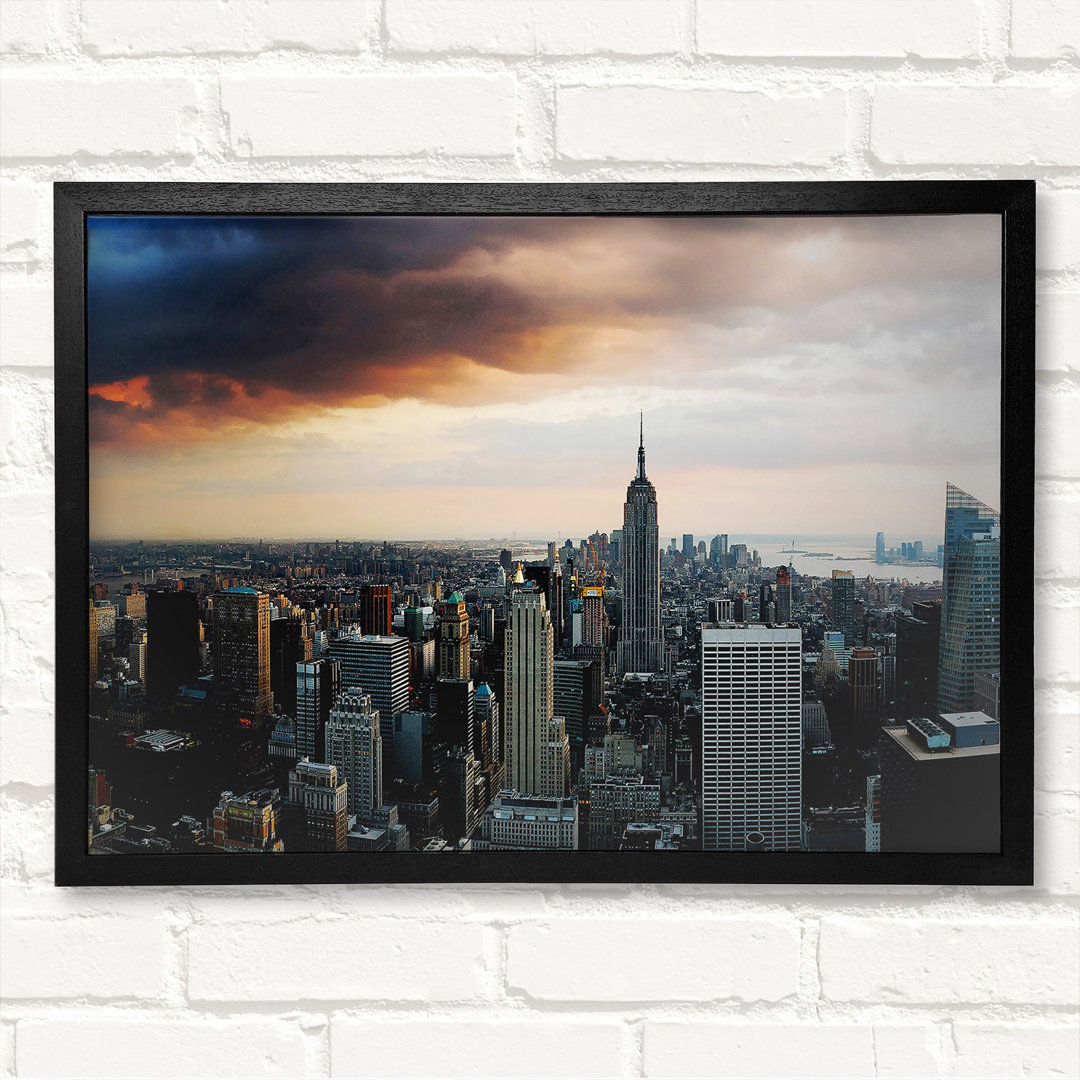 New York City As The Sun Comes Up - Geschlossener Eckrahmen Kunstdrucke auf Holz