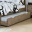 Lit simple avec lit gigogne de style transitionnel, gris chaud brossé au fil de fer, bois massif et placage, conception résiliente pour la chambre à coucher-129943869