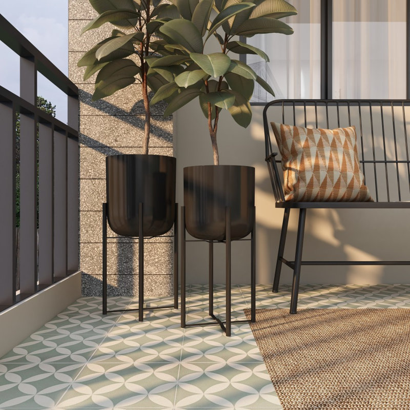 Jardinière d'intérieur et d'extérieur en dôme en métal 2 pièces CosmoLiving par Cosmopolitan, Noir