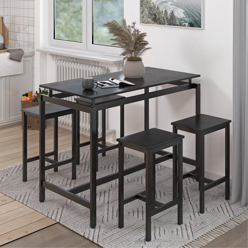 Ensemble de table de salle à manger 5 pièces pour 4 personnes, ensemble de table de bar noir avec 4 tabourets de bar à hauteur de comptoir et ensemble de chaises. Ensemble de table de pub pour la salle à manger, petit espace