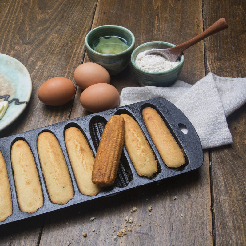 Bayou Classic 5'' x 12'' Non-Stick Steel Mini Loaf Pan