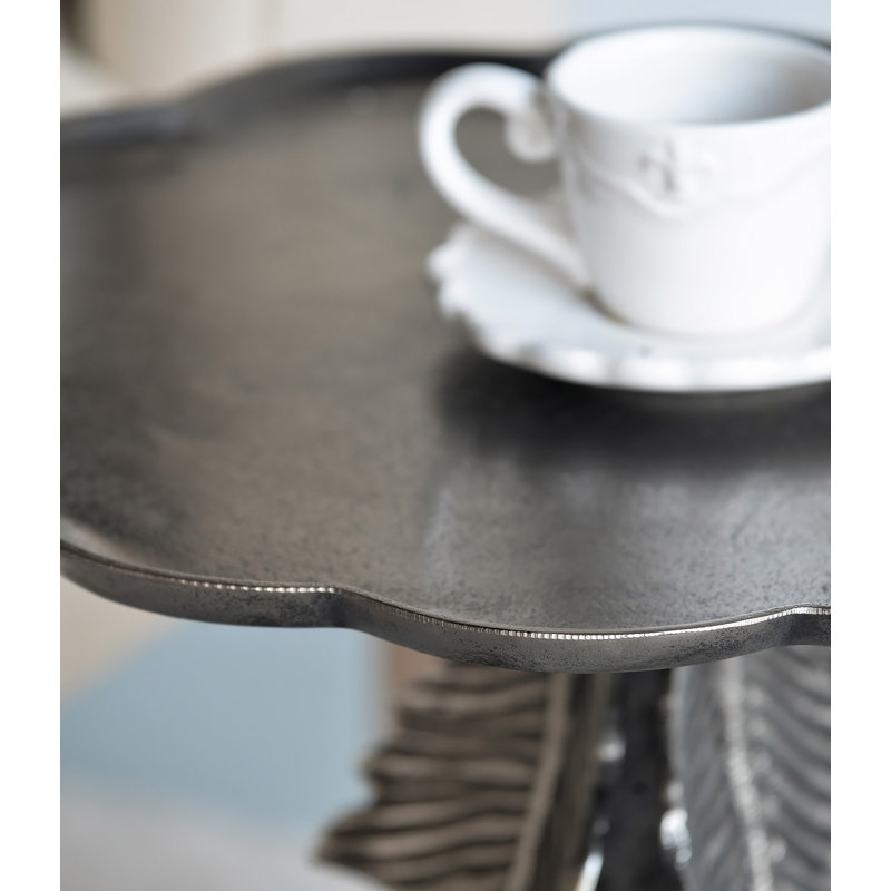 Table de bout, table d'appoint