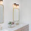 Éclairage pour salle de bain 14 po à 2 lumières noir et or avec abat-jour en verre-106894853-112554583