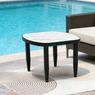 Table d'appoint courbée pour l'extérieur