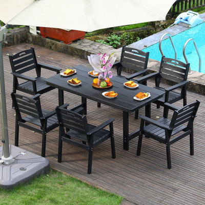 HDPE outdoor patio dining set, one table and six chairs. The outdoor dining furniture has sunshade holes and is suitable. It is suitable for lawns, gardens, backyards, and pool sides