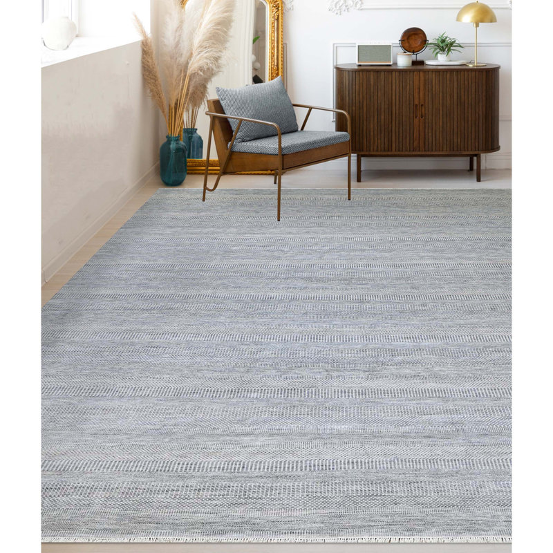 Area Rug in Silver/Gray