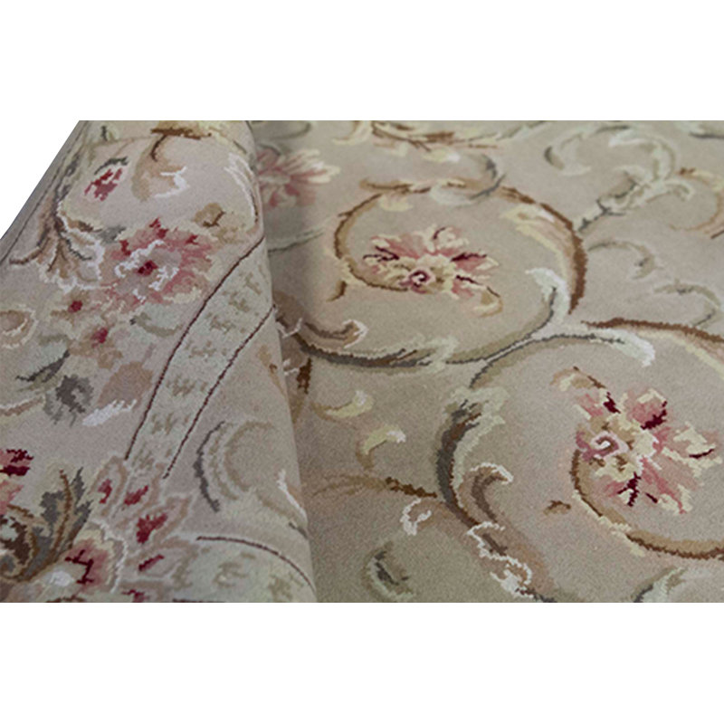 Floral Area Rug in Beige/Brown