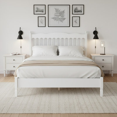 Base de lit plateforme en bois avec tête de lit à broche