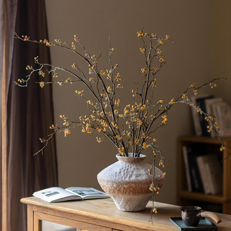 Ornements de fleurs simulées