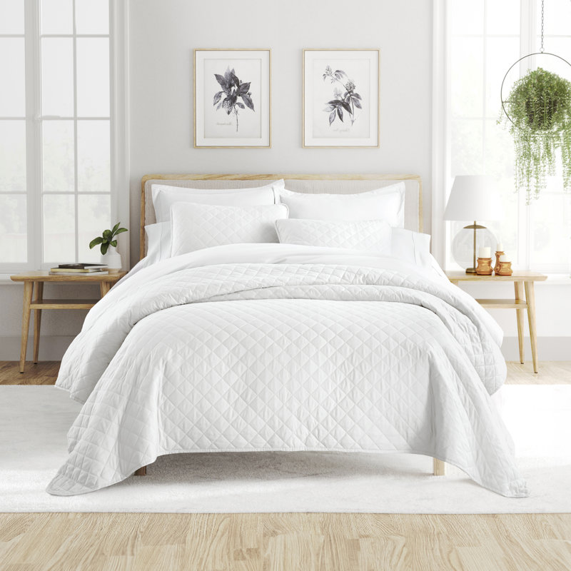 White Microfiber Twin Reversible Quilt Set with Shams