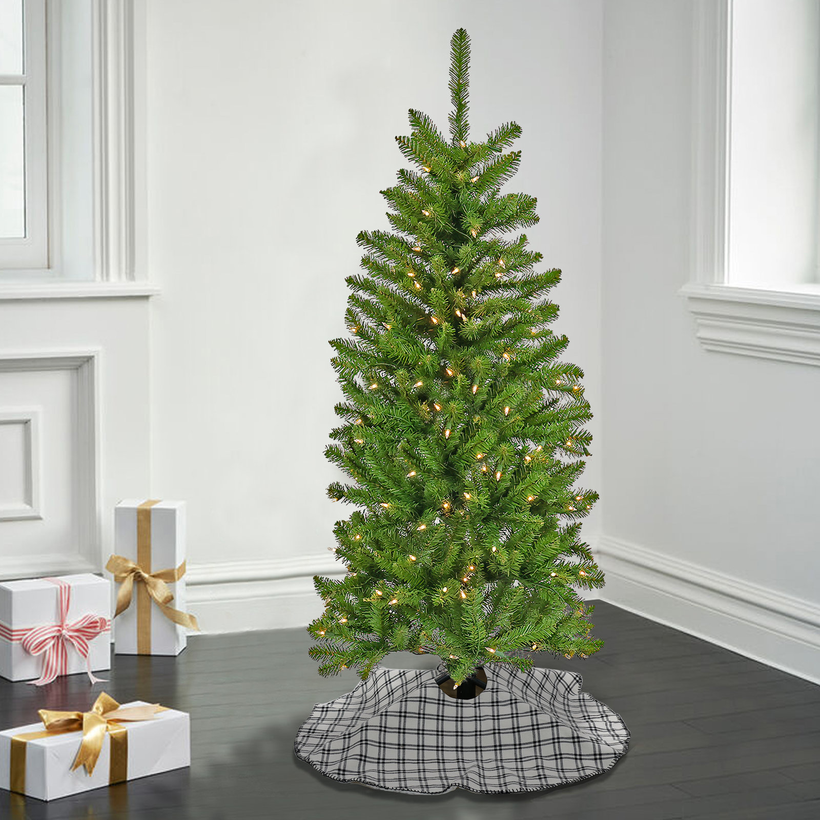 Levit Kingswood 16' Pre-Lit Fir Christmas Tree, 4.5'