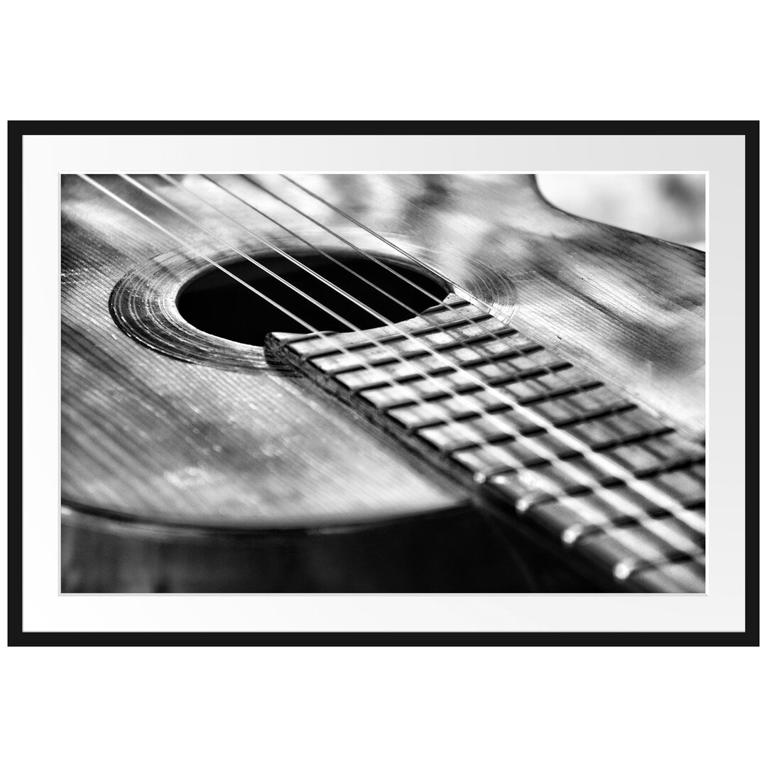 Gitarrensaiten über Schallloch Gerahmter Fotodruck Poster