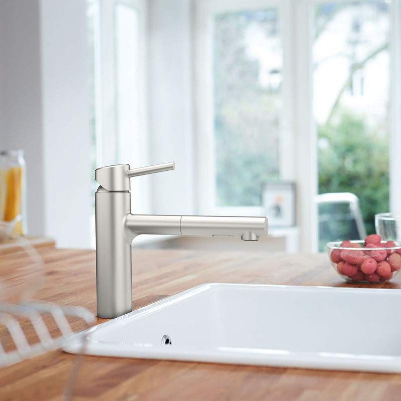 Concetto™ Pull Out Single Handle Kitchen Faucet, SuperSteel Infinity