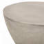 Élégante table d'appoint en béton légère avec un design de sablier pour les espaces extérieurs modernes