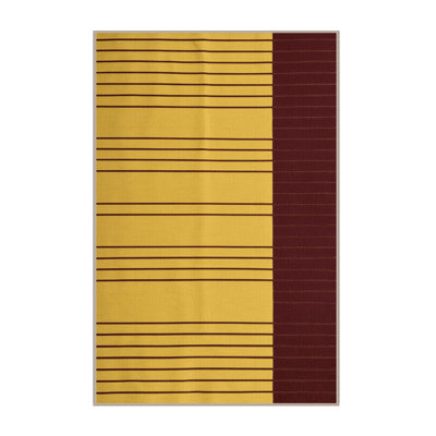 Tapis brun à rayures horizontales lavable à la machine