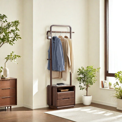 Élégante garde-robe à bord arrondi avec grand rangement
