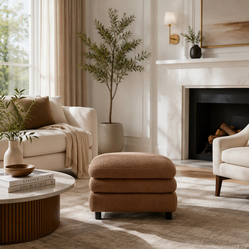 Pouf incurvé en tissu Teddy, doux et confortable, au design élégant pour un style de vie moderne., Chameau