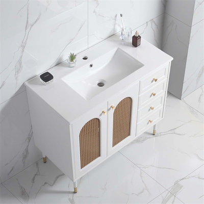 Charmante armoire de salle de bain en rotin avec lavabo en céramique et design élégant