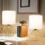 Ensemble de 2 petites lampes de table dorées avec abat-jour blancs
