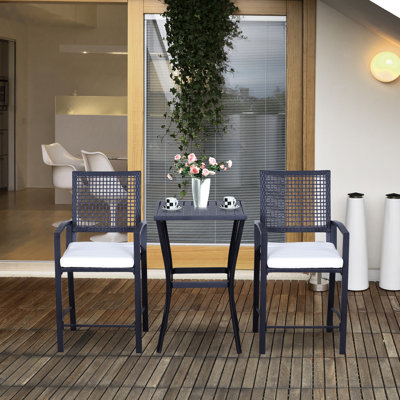 Bar de patio avec sièges rembourrés. Pour la cour, la pelouse, la terrasse, le bord de la piscine. Résistant aux intempéries, repose-pieds, coussins de mobilier d'extérieur à finition noire 3 pièces. Convient aux arrière-cours, structure en acier pour chaises hautes