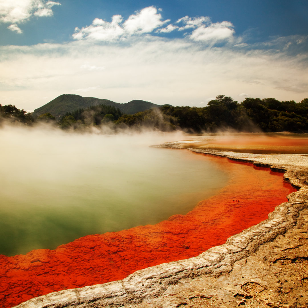 Champagne Pool Landschaft von Piskunov - Druck auf Leinwand ohne Rahmen