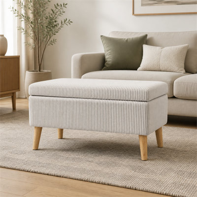 Repose-pieds de 32 pouces en velours côtelé beige olive avec pieds rabattables en bois pour le rangement. Convient aux chambres à coucher, aux salons et aux entrées; peut également servir de tabouret ou de banc à chaussures.