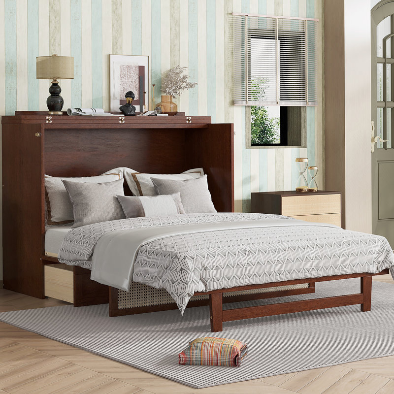 Lit escamotable Revolutionary avec décoration en rotin et tiroir de rangement, alliant fonctionnalité et style pour une utilisation optimale de l'espace