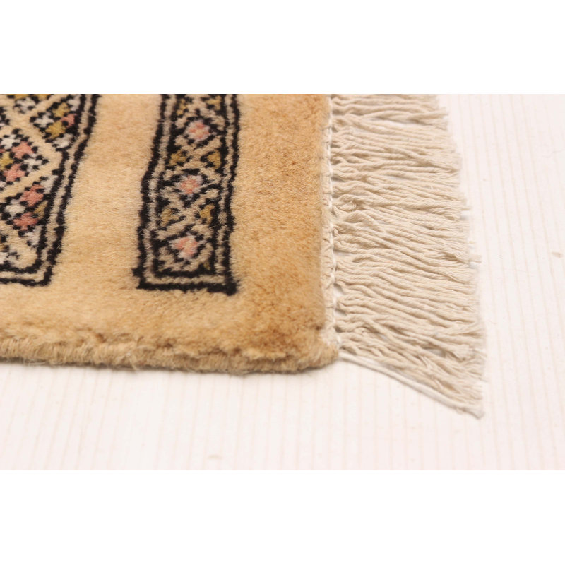 Tapis unique en laine noué à la main Bokhara ivoire 5 pi 7 po x 8 pi 0 po Peshawar