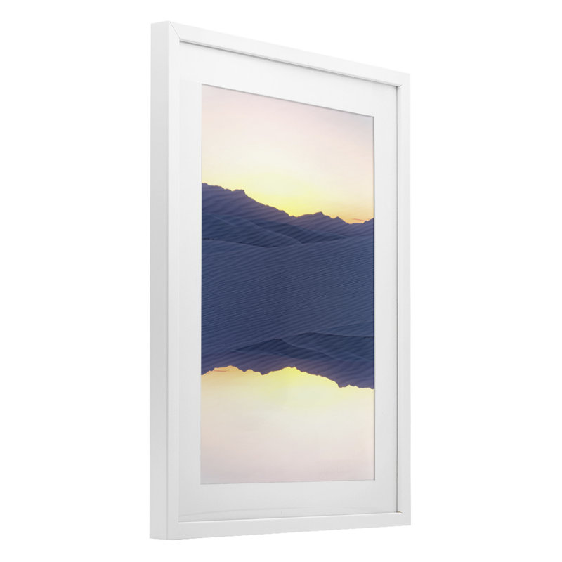 «Desert Sunset», reproduction sous verre encadrée, conception par Robin Vandenabeele, H 23 po x l 17 po, Cadre blanc côtier
