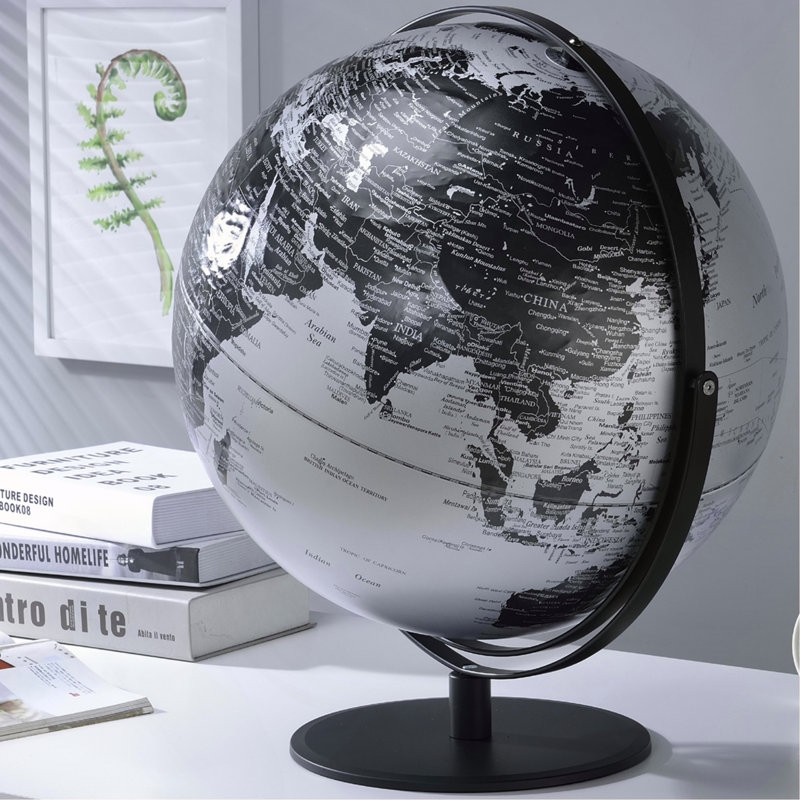 Globe terrestre noir et argenté de 20,5 po de hauteur avec paysage de montagne en 3D