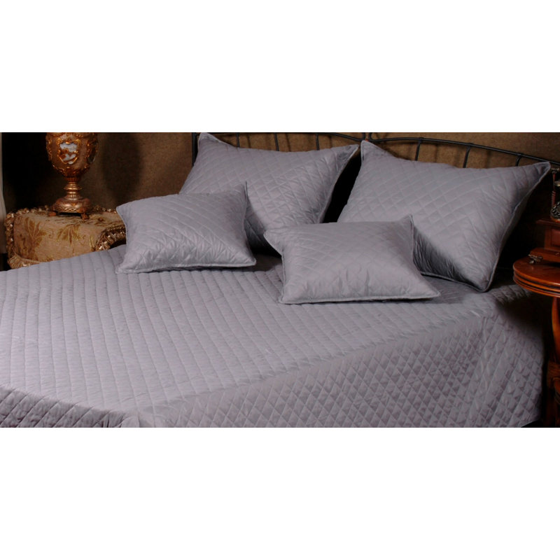 Modern & Contemporary Polyester Quilt, Queen Quilt + 4 Additional Pieces, Red