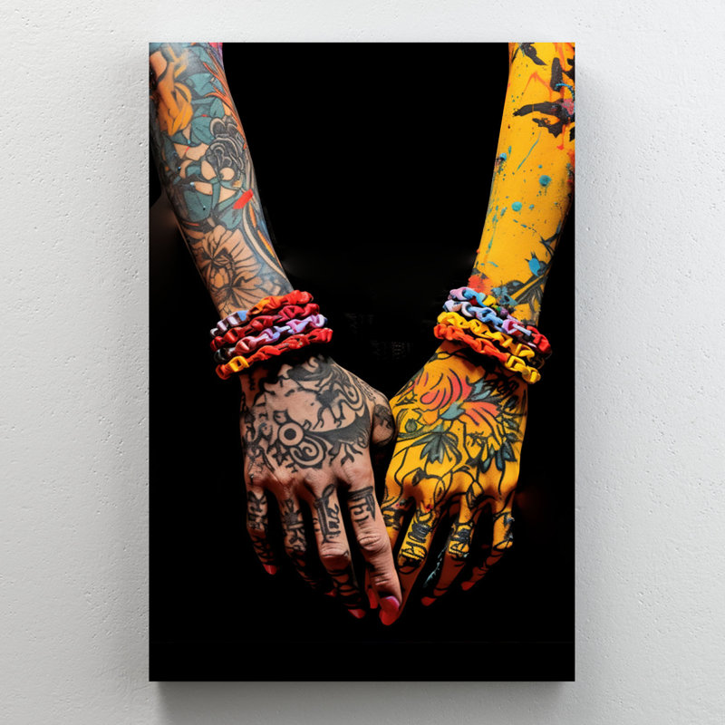 Tenant la main sur une toile tendue avec graffiti, H 14 po x l 11 po x P 2 po