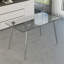 Ensemble de salle à manger pour 4 personnes en verre trempé avec pieds galvanisés argentés et chaises en similicuir, table rectangulaire transparente