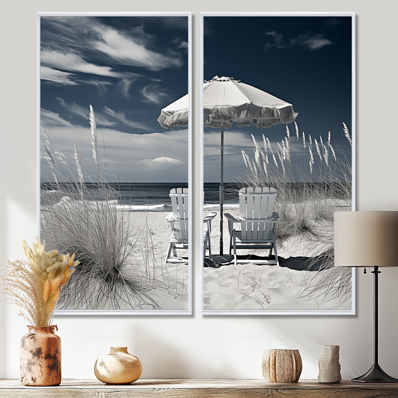 Chaises de plage noires et blanches - art mural côtier 2 panneaux, H 40 po x l 40 po, Impression encadrée flottante, Blanc