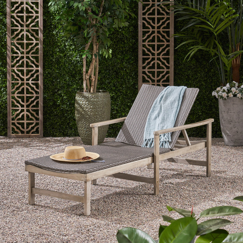 Caractéristique sur la chaise longue en bois réglable - Métal gris et fabrication confortable