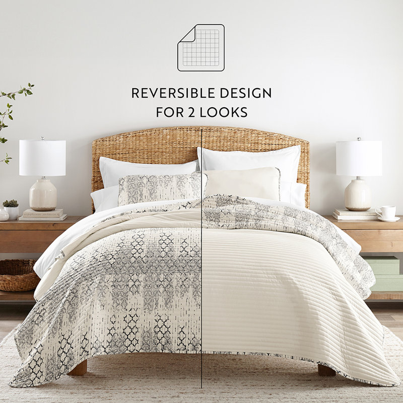 Light Gray Reversible Microfiber Full Quilt Set with Geometric Pattern
