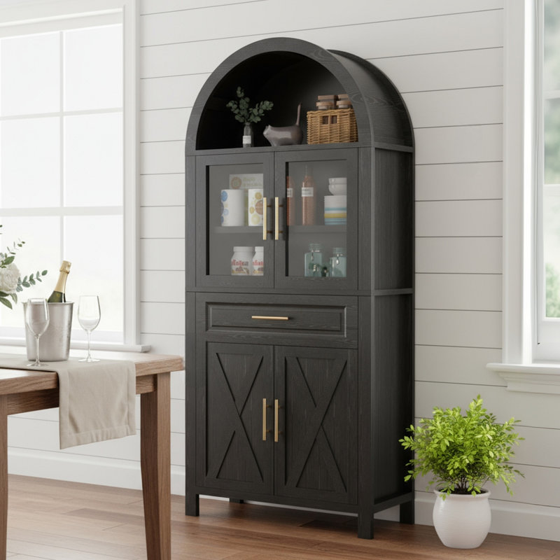 Grand garde-manger arqué avec porte vitrée, garde-manger de style campagnard avec tablettes réglables et porte de grange