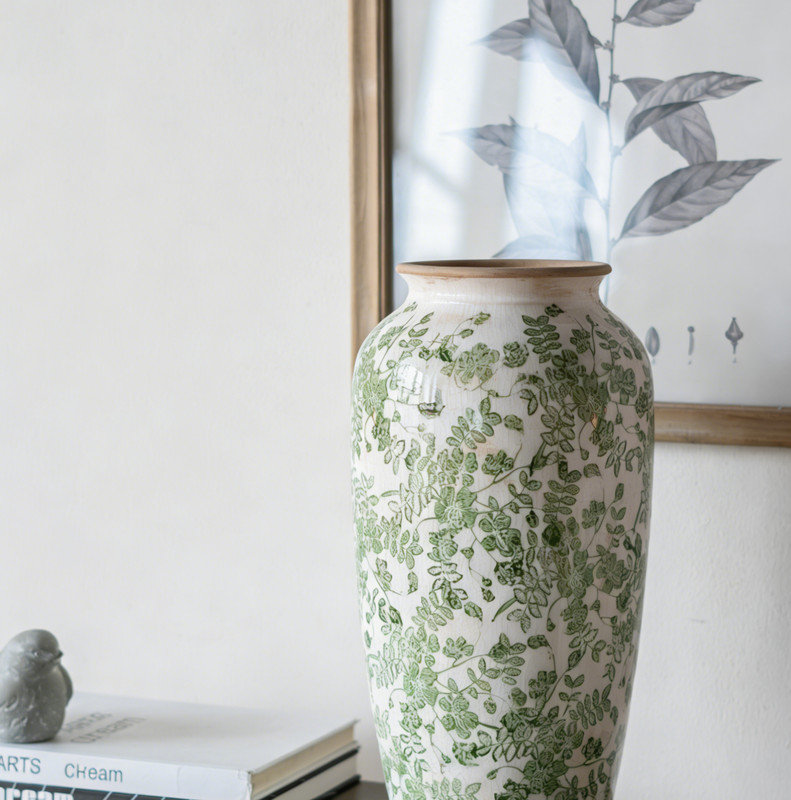 Vase en céramique 7,7 x 7,7 x 14,6 po avec motif floral vert