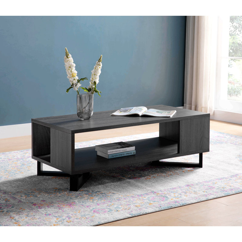 Table basse noire et grise vieillie