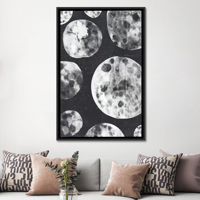 « moons », impression sur toile tendue, H 60 po x l 40po x P 1,5 po, Toile avec cadre noir, Pas de tapis