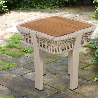 Tables de patio compactes, structure en bois d'acacia et patio rustique moderne