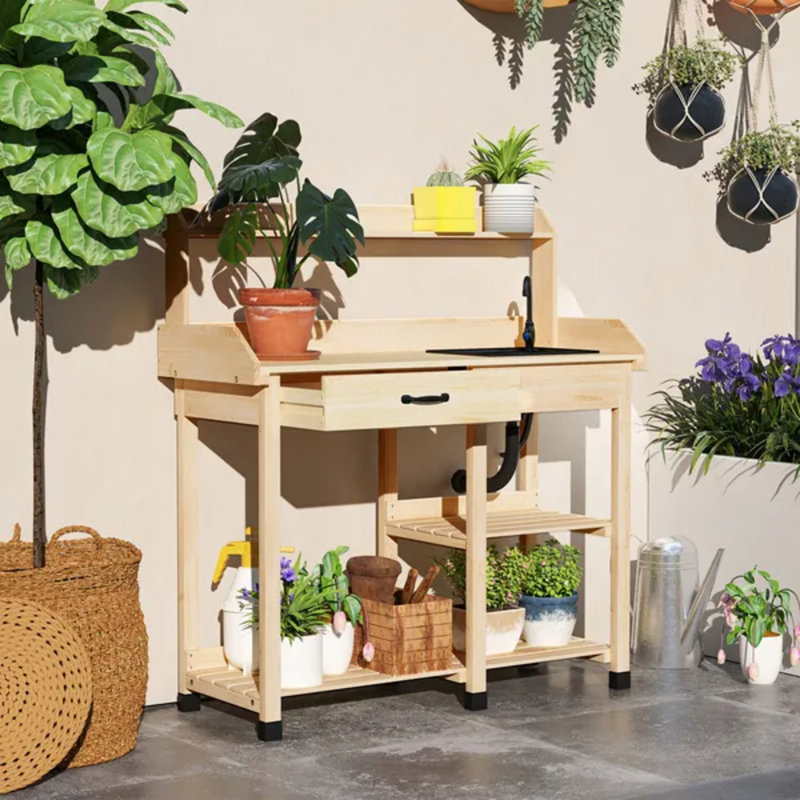 Table de rempotage, poste de travail d'extérieur en bois avec lavabo amovible, robinet, tiroir, tablettes, crochets, bois naturel