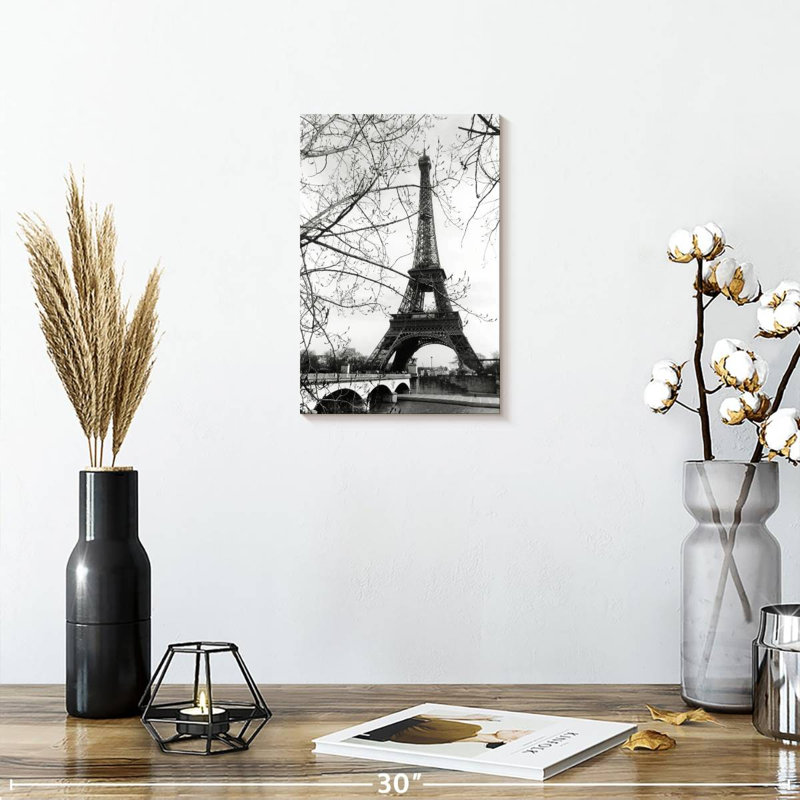 Tour Eiffel le long de la seine, H 12 po x l 8 po