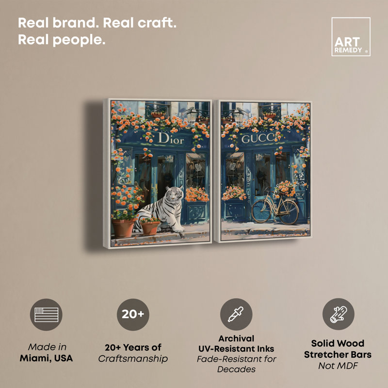«Beautiful Storefront Set», reproduction acrylique par Art Remedy, H 54 po x l 36 po, Encadrement argenté