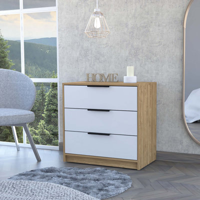 Commode à trois tiroirs