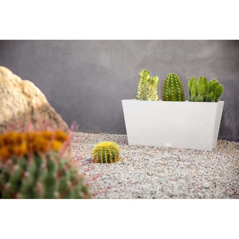 White 31" Recycled Plastic Indoor/Outdoor Planter Set