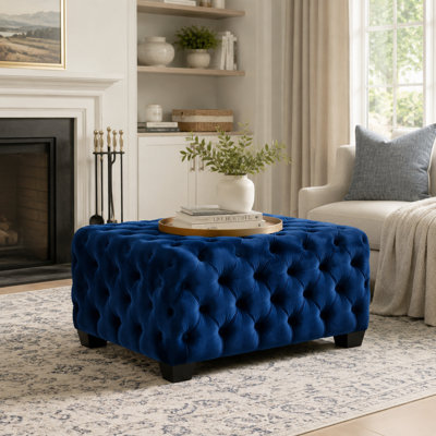 OTTOMAN avec des lignes épurées et droites pour un look glamour moderne et luxueux