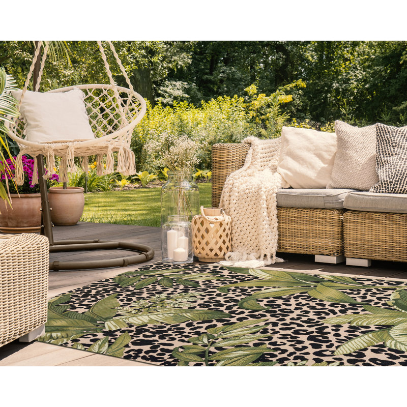 Kenilworth Floral Indoor / Outdoor Rug, Rectangle 4'10" x 7'6"