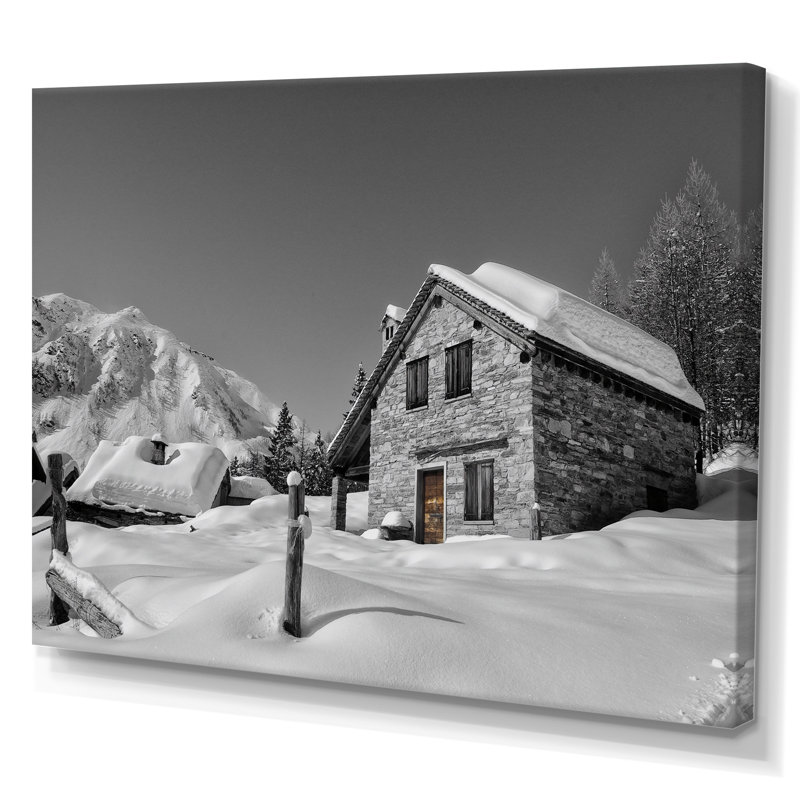 Maison alpine sur une montagne enneigée - photographie sur toile, H 34 po x l 44 po x P 1,5 po, Toile tendue